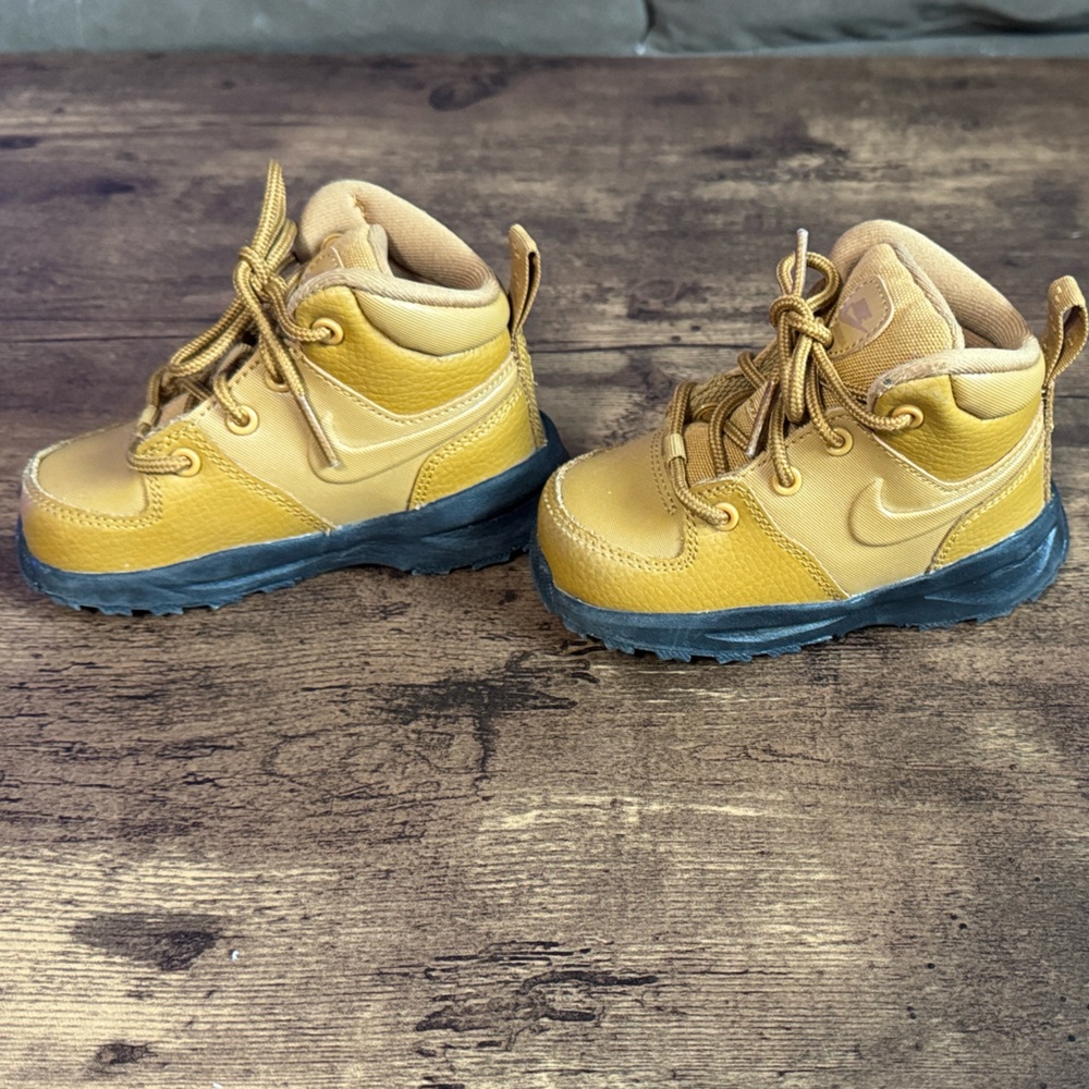 Nike “Manoah’s” kids size 6